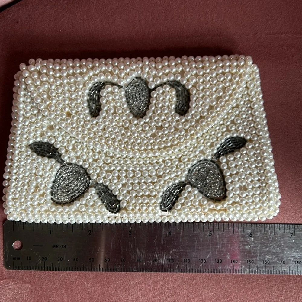 Vintage Bentsons 1920’s art Deco pearl clutch. 6.5”x 4” - Picture 5 of 9